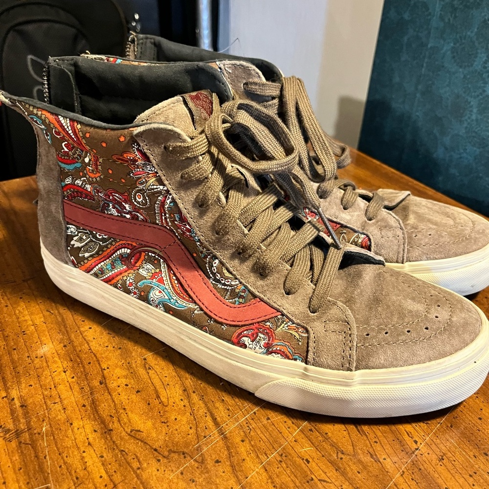 Vans. Mens 8 women’s 9.5